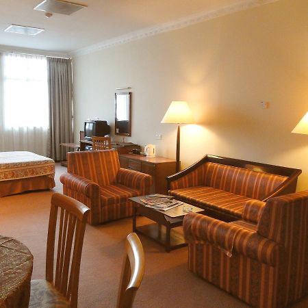 Holiday Villa Hotel City Centre Phnom Penh Ngoại thất bức ảnh