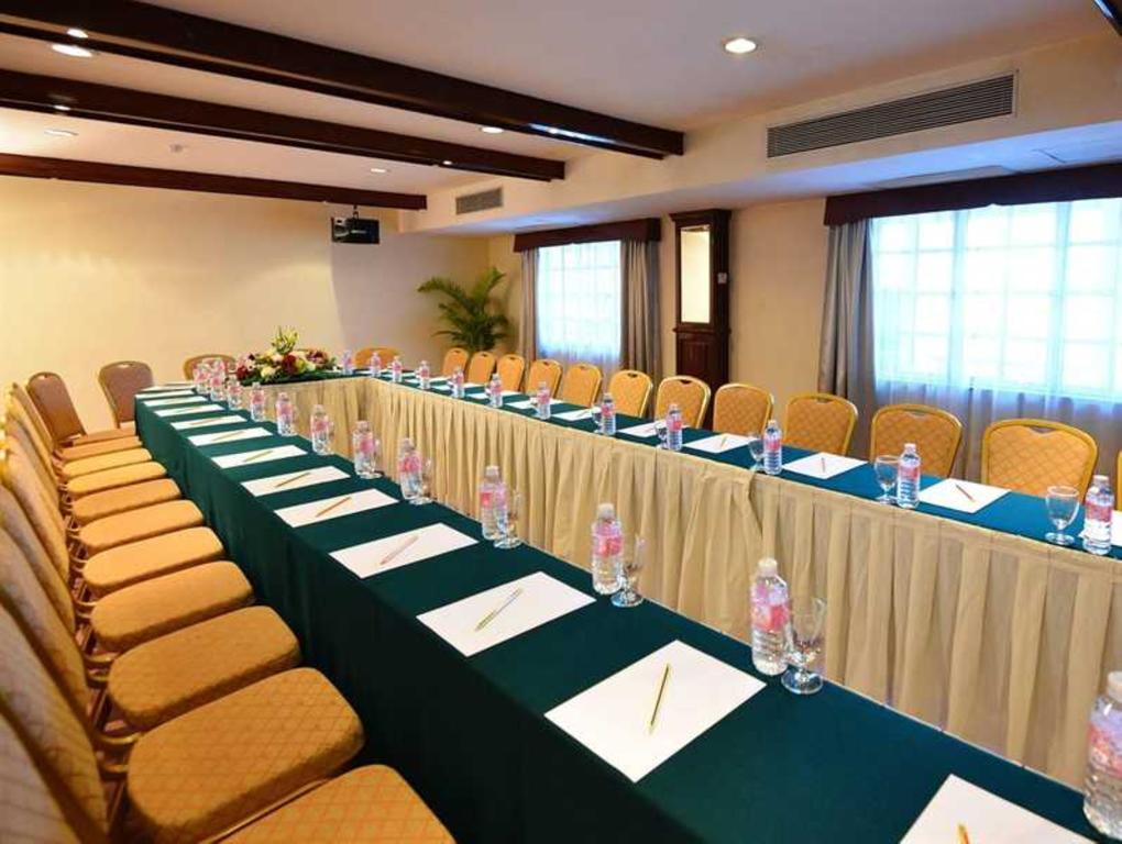 Holiday Villa Hotel City Centre Phnom Penh Ngoại thất bức ảnh