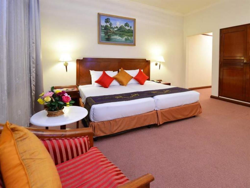 Holiday Villa Hotel City Centre Phnom Penh Ngoại thất bức ảnh