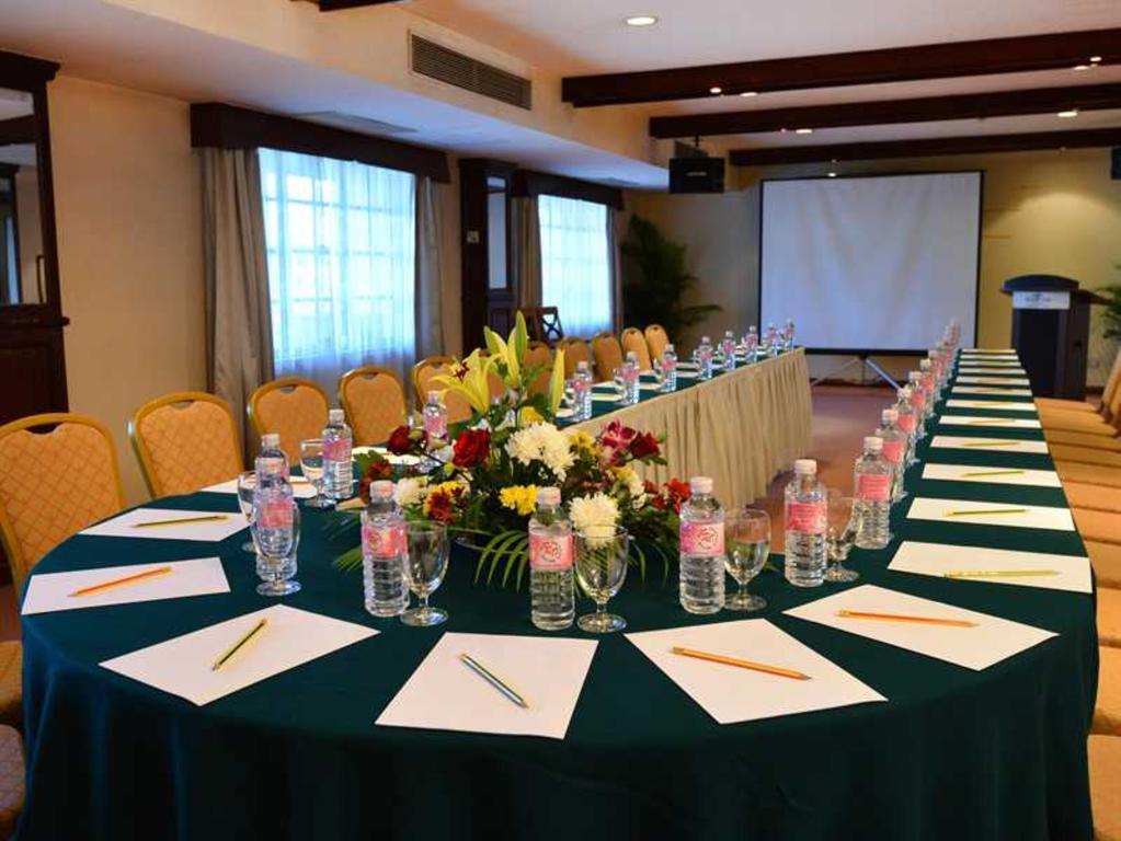 Holiday Villa Hotel City Centre Phnom Penh Ngoại thất bức ảnh