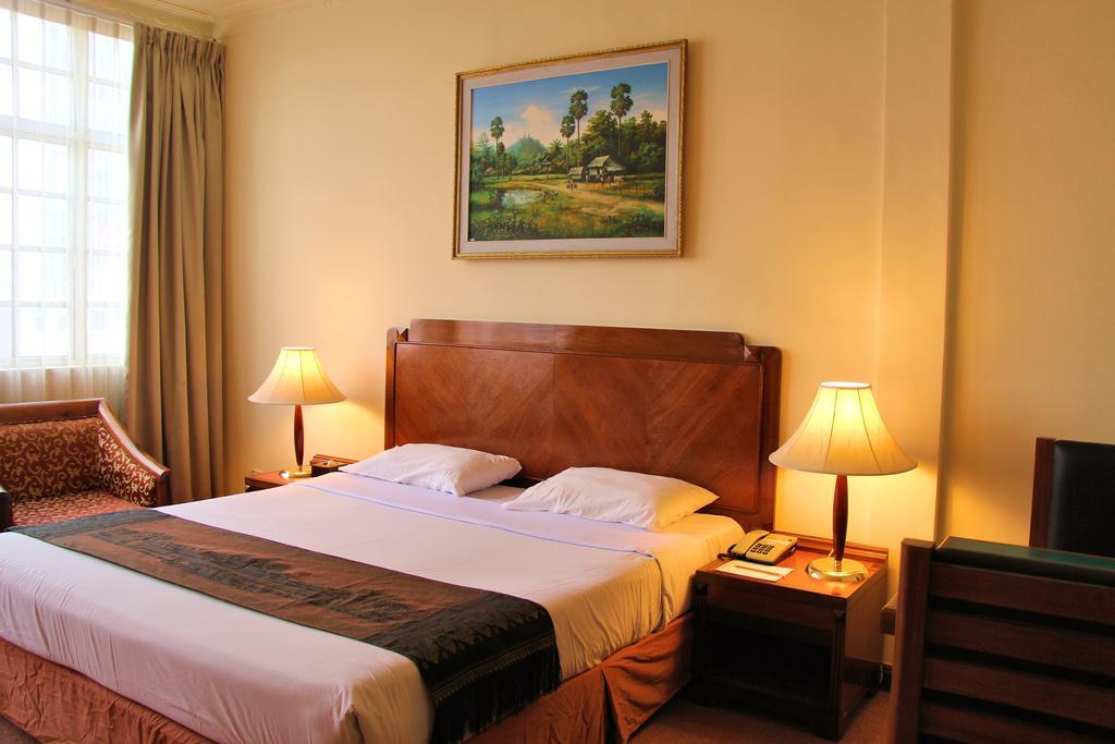 Holiday Villa Hotel City Centre Phnom Penh Ngoại thất bức ảnh