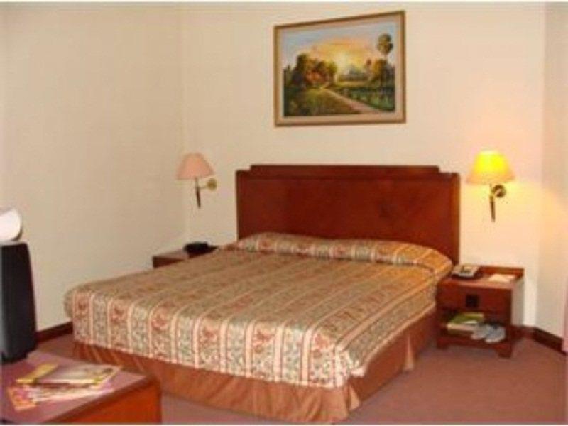 Holiday Villa Hotel City Centre Phnom Penh Ngoại thất bức ảnh