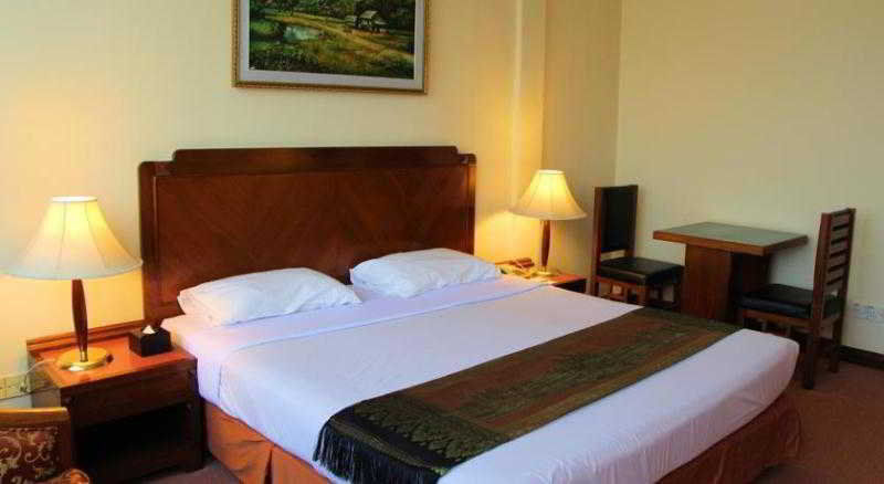 Holiday Villa Hotel City Centre Phnom Penh Ngoại thất bức ảnh