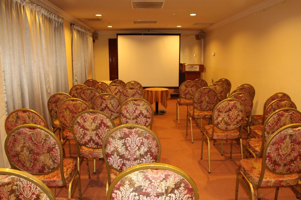 Holiday Villa Hotel City Centre Phnom Penh Ngoại thất bức ảnh